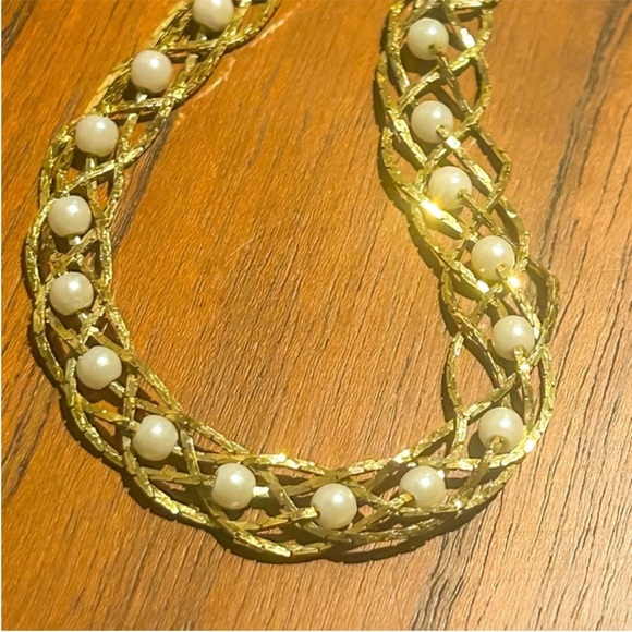 90s VINTAGE AVON Gold Plated Chain and Pearl Woven Necklace - Picture 2 of 6